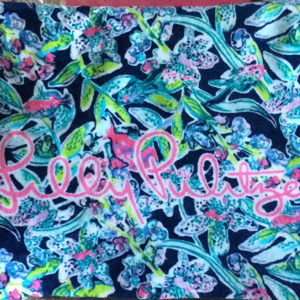 Lilly towel
